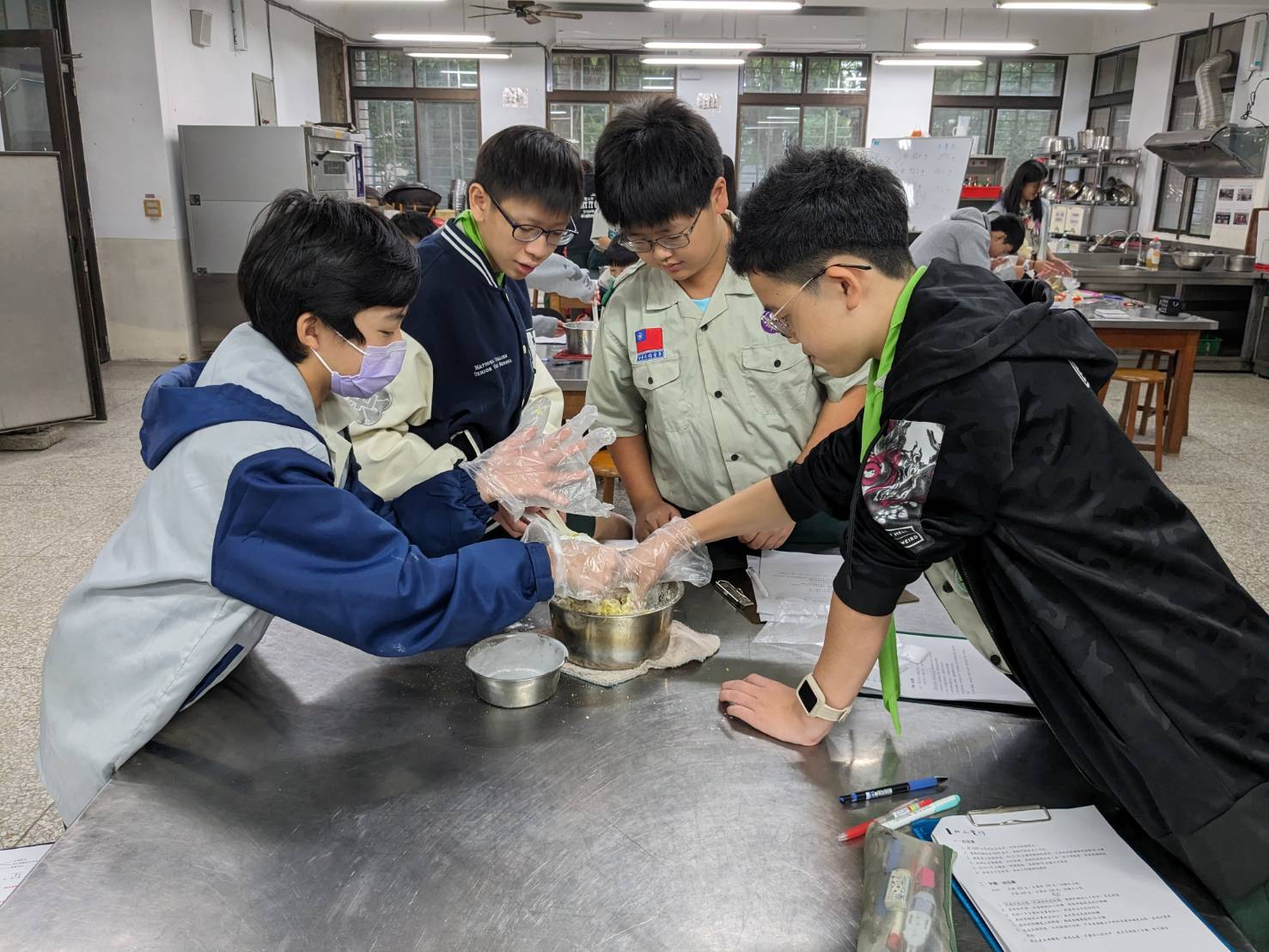 加入樹薯粉揉製成糰