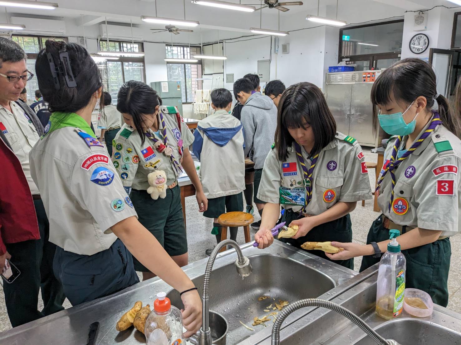 甘藷、芋頭清洗削皮