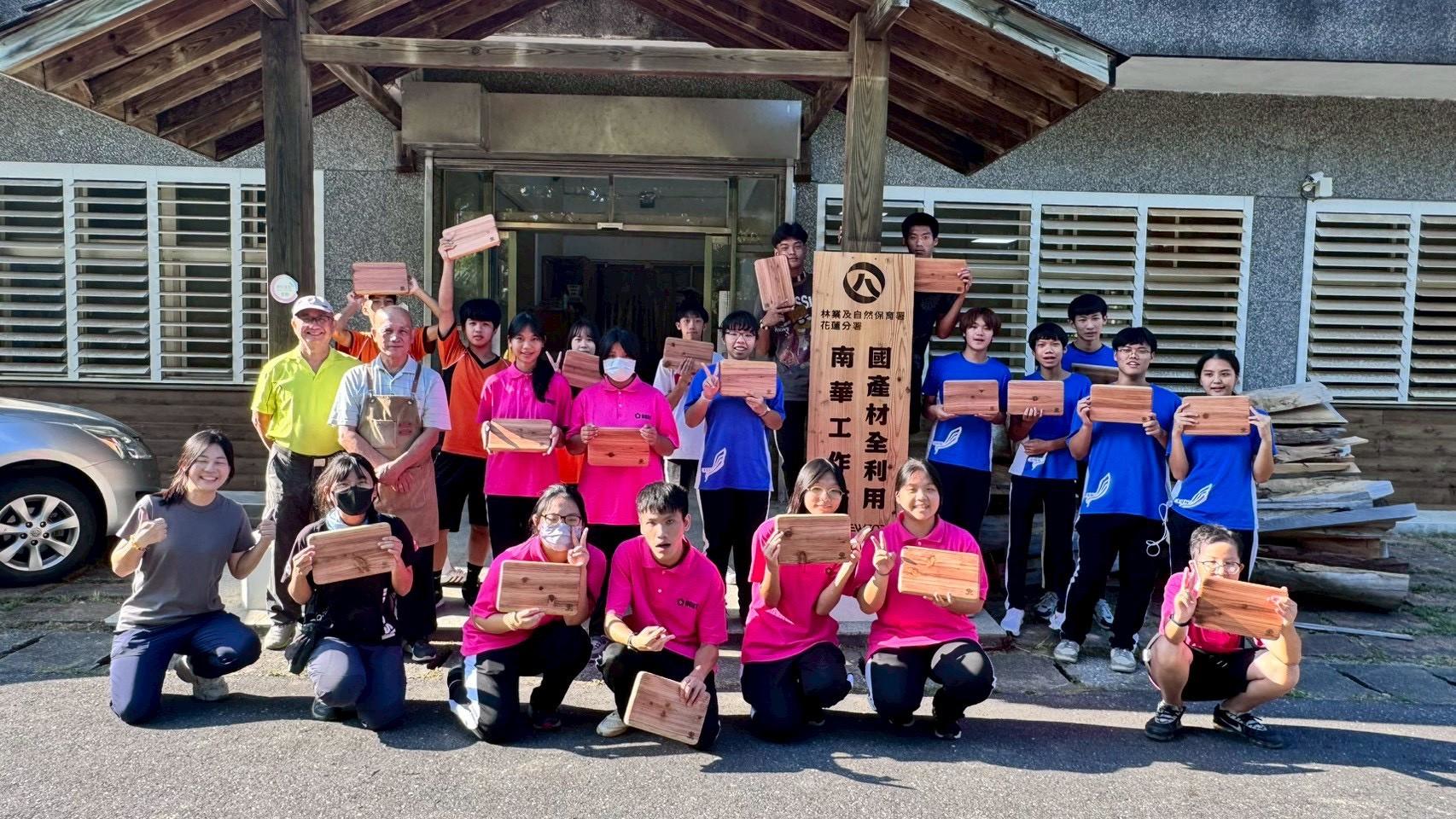 實木花檯架合照 實木花檯架合照