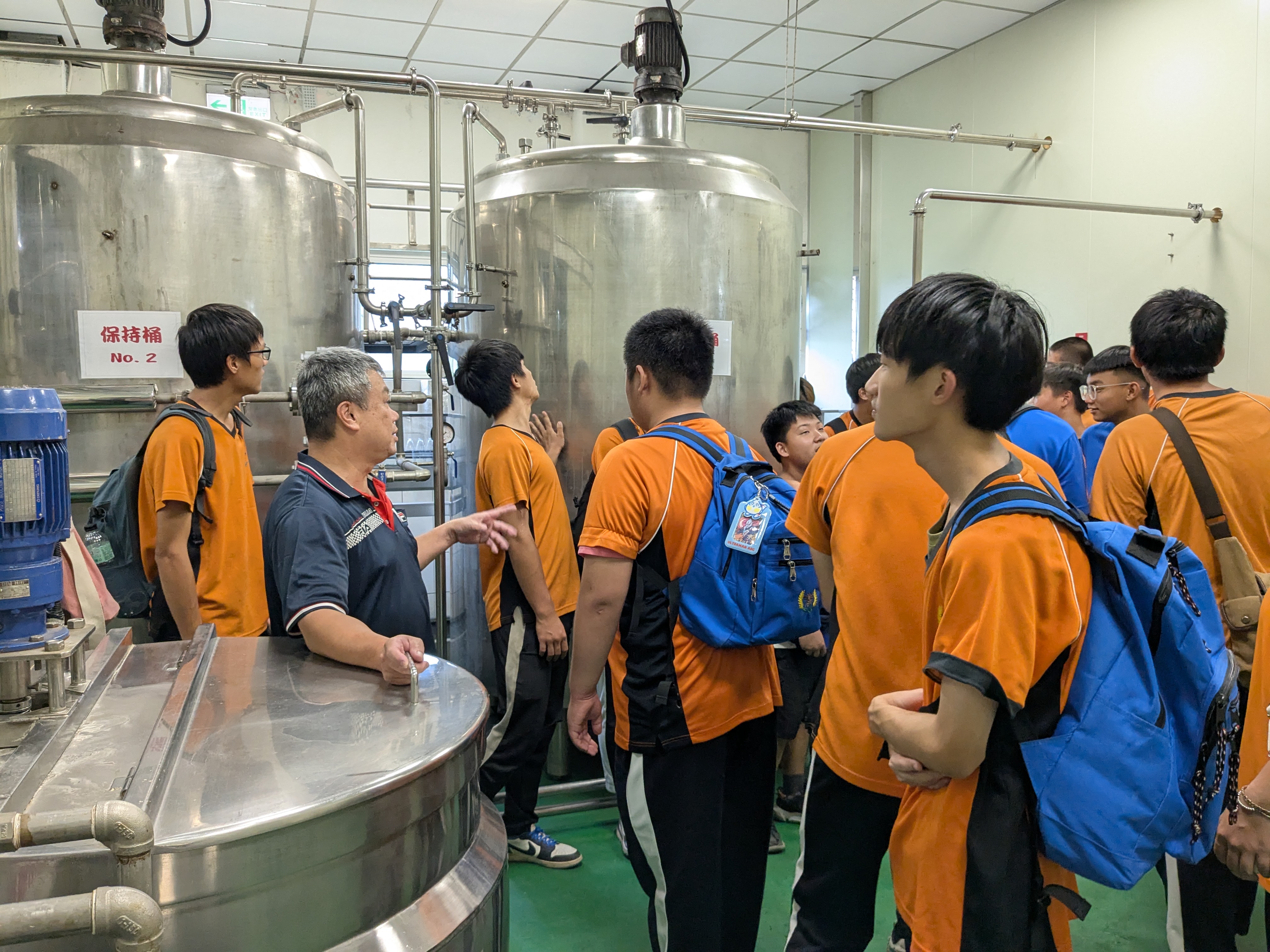 豆奶工廠生產線